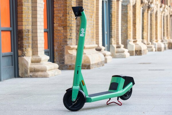 В Киеве Bolt продлил сезон проката электросамокатов: какие есть условия
