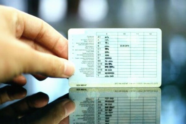 В Украине смогут не получать пластиковое водительское удостоверение 