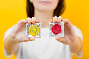 Франція зробить презервативи безкоштовними для молоді з 1 січня