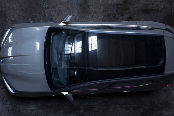 BMW представила мощный кроссовер, меняющий цвет по нажатию кнопки (видео)