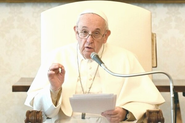 Папа римский призвал скромнее отмечать Рождество ради украинцев 