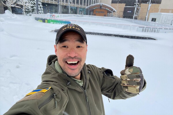 Американський військовий ночує на вулиці, щоб допомогти Україні