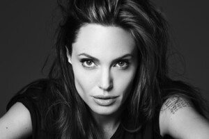Анджелине Джоли приписывают роман с молодым актером (фото)