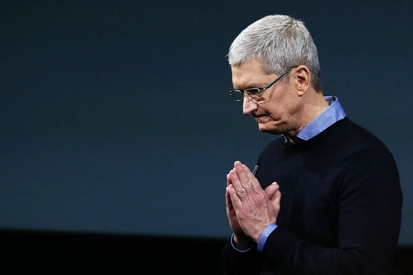 Генеральному директору Apple Тіму Куку скоротять зарплатню майже вдвічі – причина