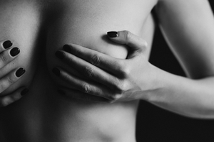 Instagram і Facebook можуть зняти заборону на оголені жіночі груди