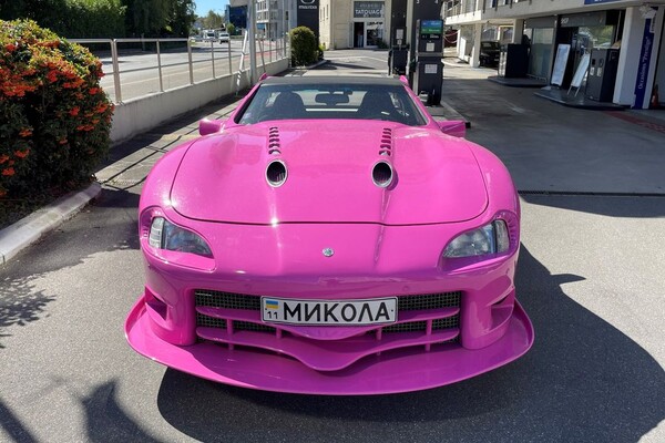 Українець виставив на продаж єдиний у світі автомобіль Mercedes Sbarro (фото)