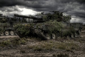 Украинские военные осваивают управление танками Leopard в Германии (видео)