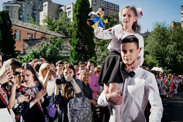 В Україні змінилися терміни літніх канікул: коли випускники закінчать школу в 2023 році