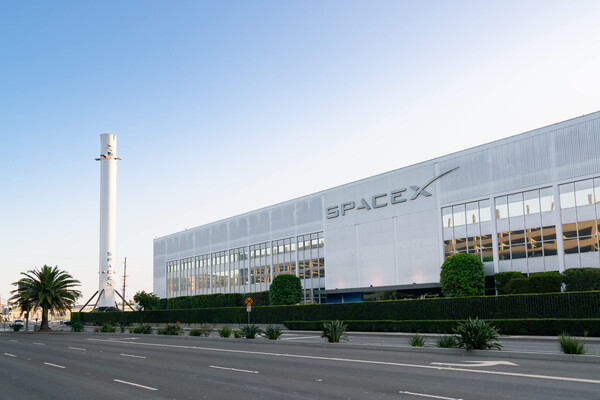 Компания Илона Маска SpaceX взяла на работу 14-летнего подростка 