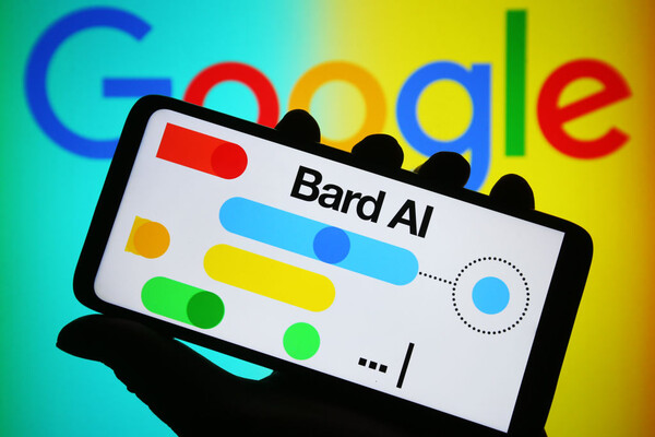 Штучний інтелект Google Bard тепер працює в Україні: що він може