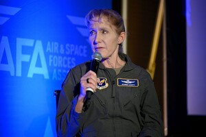 Первая женщина-летчица истребителя в Воздушных силах США вышла на пенсию