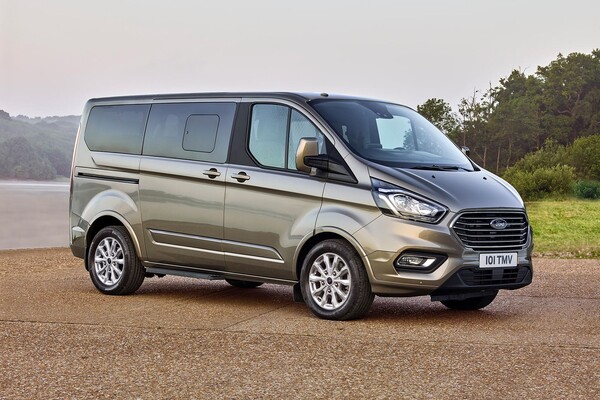 Ford Custom Tourneo: перевезення пасажирів у стилі та комфорті