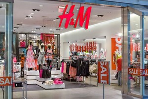 Магазини одягу H&M відновлять роботу в Україні: коли відкриття