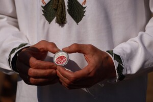 Нацбанк випустив пам'ятну монету, присвячену борщу (фото)