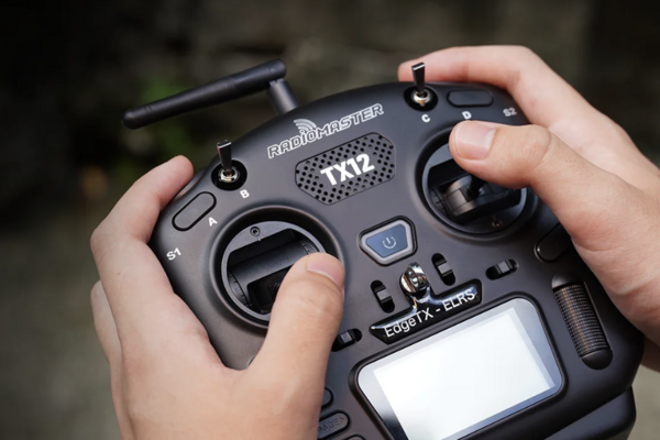 Глибокий аналіз Radiomaster TX12: Ідеальний вибір для початківців і професіоналів