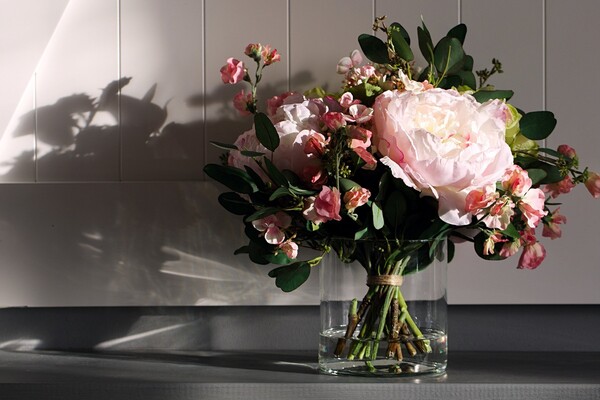 Как правильно ухаживать за букетом роз