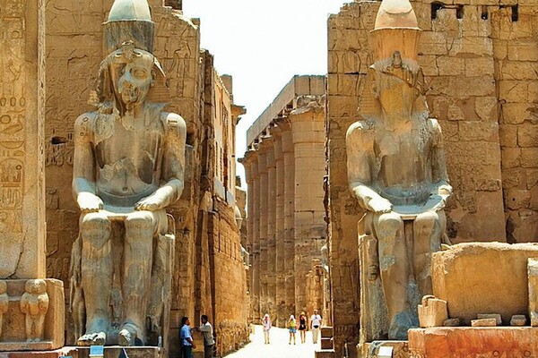 Єгипетські пригоди. Путівник з історичних пам'яток та сучасних розваг