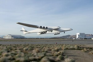 Самый большой в мире самолет со 117-метровым размахом крыльев выполнил тестовый полет (видео)