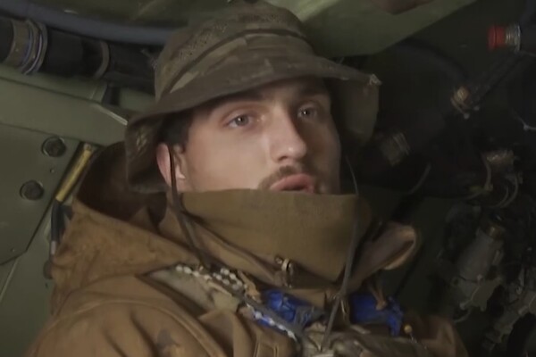 Украинский военный встретил на поле боя родного отца, который стрелял по нему из российского танка (видео)