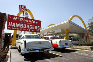 McDonaldʼs планирует открывать рестораны вместе с автозаправками WOG, KLO и OKKO