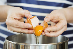 Чем заменить яйца в выпечке: варианты для разных видов теста