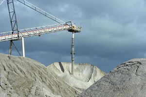 В Украине есть уникальные полезные ископаемые стоимостью 10-12 триллионов долларов, – заявил сенатор США