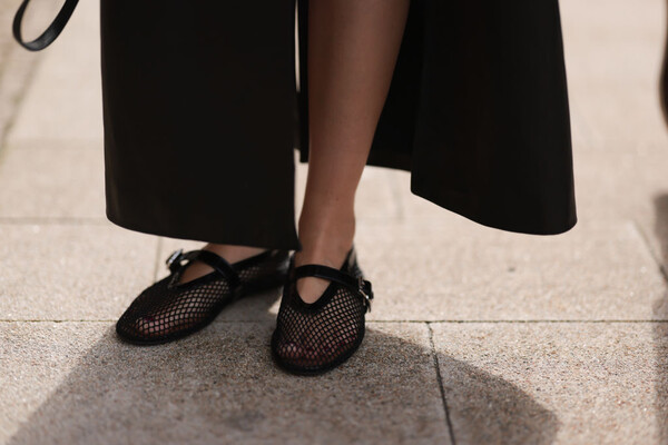 5 стильных альтернатив каблукам, которые дополнят нарядные образы в этом сезоне 