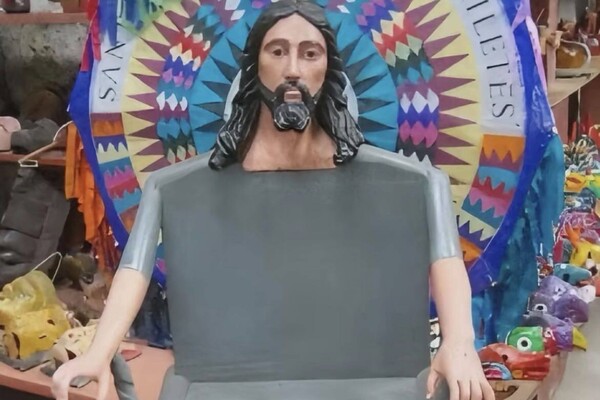 На маркетплейсе OLX продают кресло - 