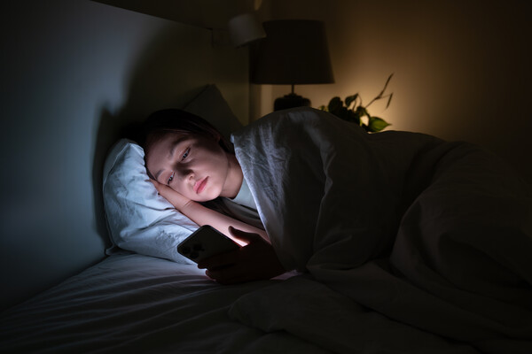 70% представителей поколения Z настолько беспокоятся о деньгах, что не могут уснуть: советы финансовых консультантов