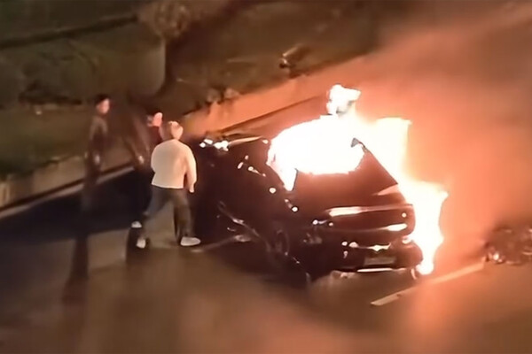 Водитель сгорел заживо в электрокаре Xiaomi: умная система заблокировала двери (видео)