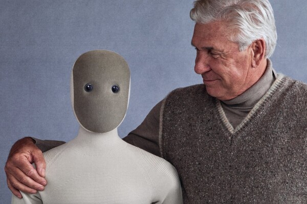 Вміє мити посуд та прибирати: у США стартували продажі домашнього робота NEO (відео)