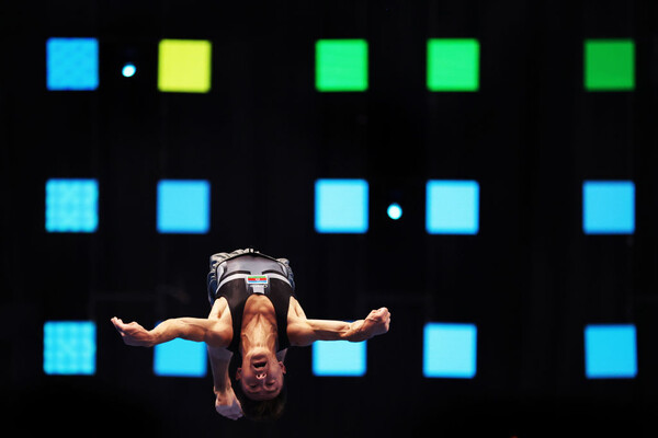 Впервые в мире: азербайджанский гимнаст выполнил тройное сальто с тройным вращением назад (видео)