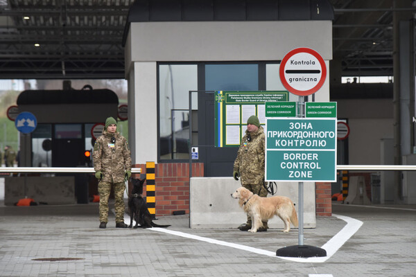 Итальянца не пустили в Украину из-за скандала в Threads: детали