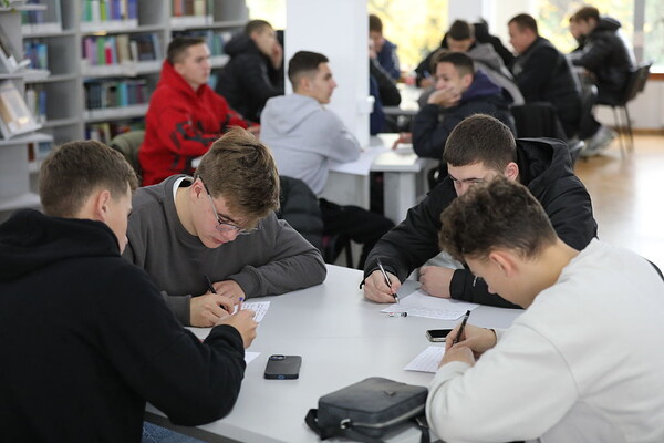 В Украине для абитуриентов запустили нулевой курс по подготовке к НМТ: что нужно знать