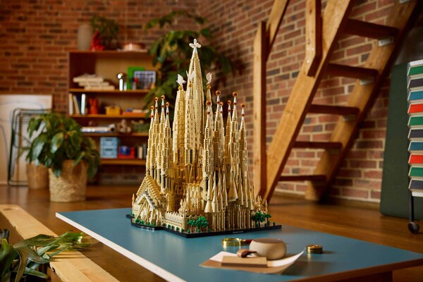 LEGO выпустила самый большой набор в истории — копию собора Саграда Фамилия (фото)