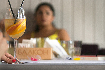 На террасе Балкон cafe&lounge прошел пьяный 3й gloss-повод