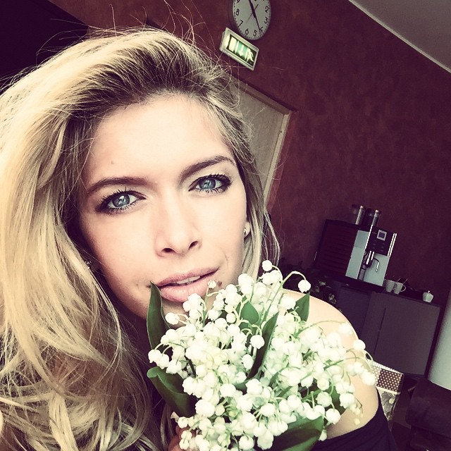 Вера Брежнева показала пикантное фото с Елкой