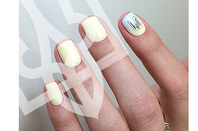 Патриотический маникюр от компании Funky Nails