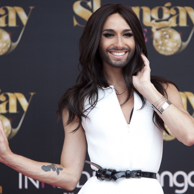 Кончита Вурс покрасовалась в платье от украинского дизайнера