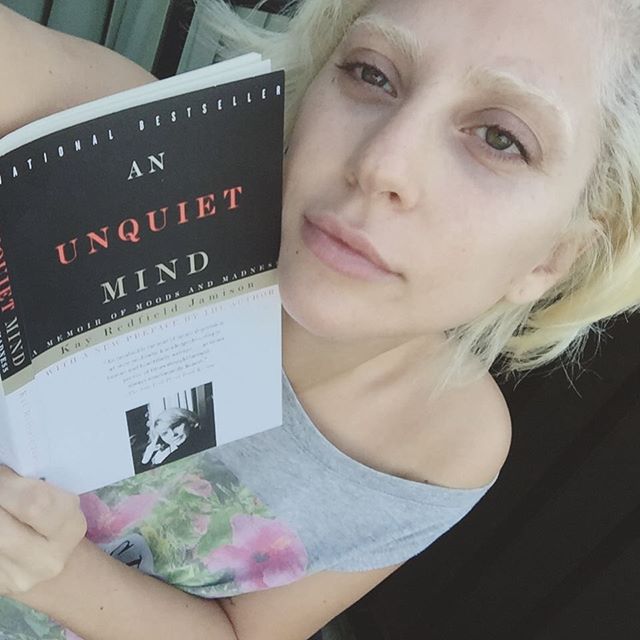 Lady GaGa поделилась фото без макияжа