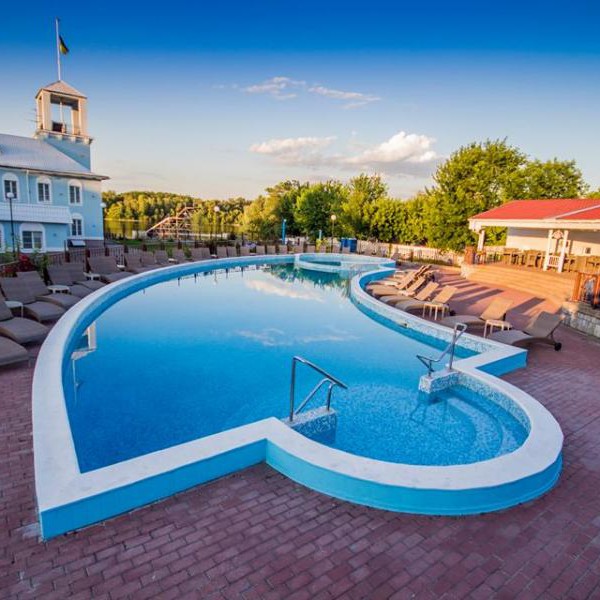 20 лучших мест с бассейнами в Киеве и рядом