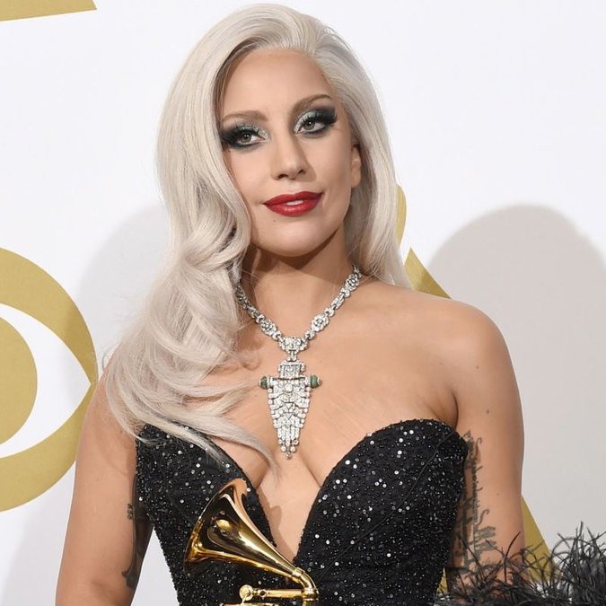 Lady GaGa показала обнаженные ягодицы