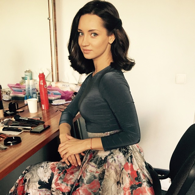 Татьяна Денисова искупалась голышом в речке