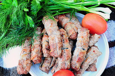 Новый формат продажи и приготовления мяса: пикник с магазином 