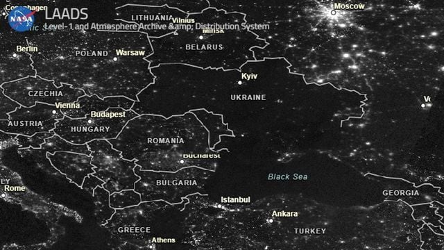 Как выглядят отключения света в Украине из космоса