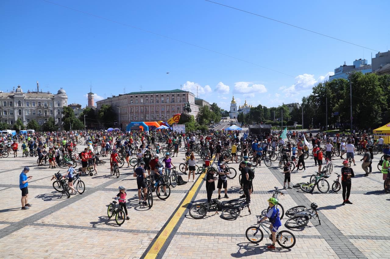 Велопарад, квест и фотозоны: как в Киеве прошел Велодень 2021.  ФОТО фото 1