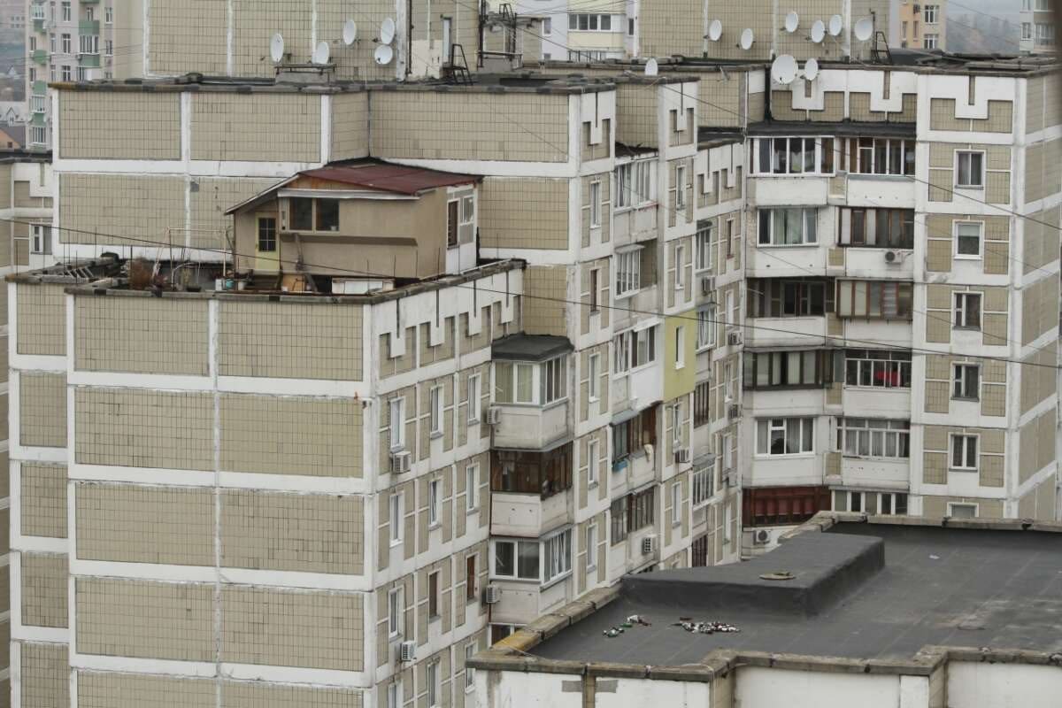Дом на крыше высотки в Киеве