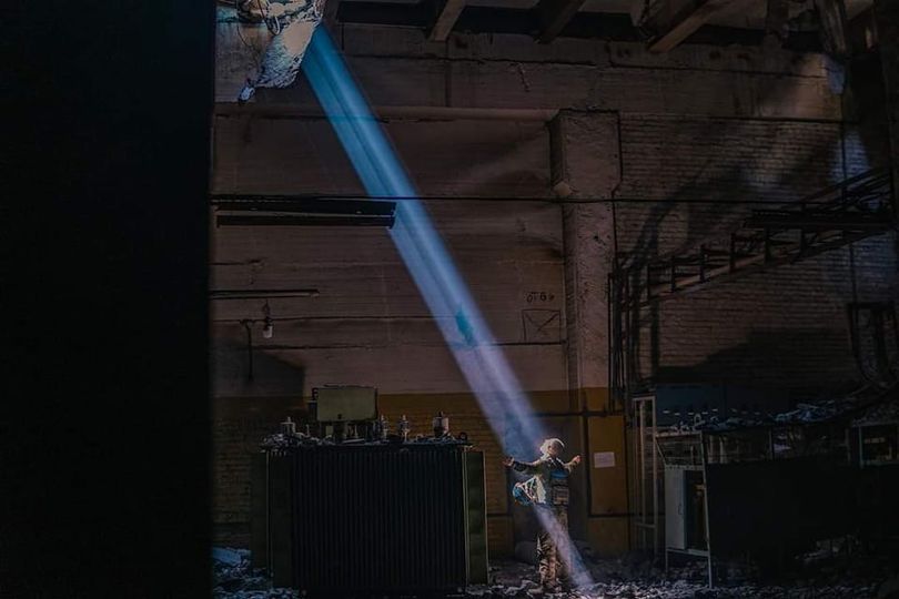 Боєць "Азова" показав фото із заблокованого заводу "Азовсталь"