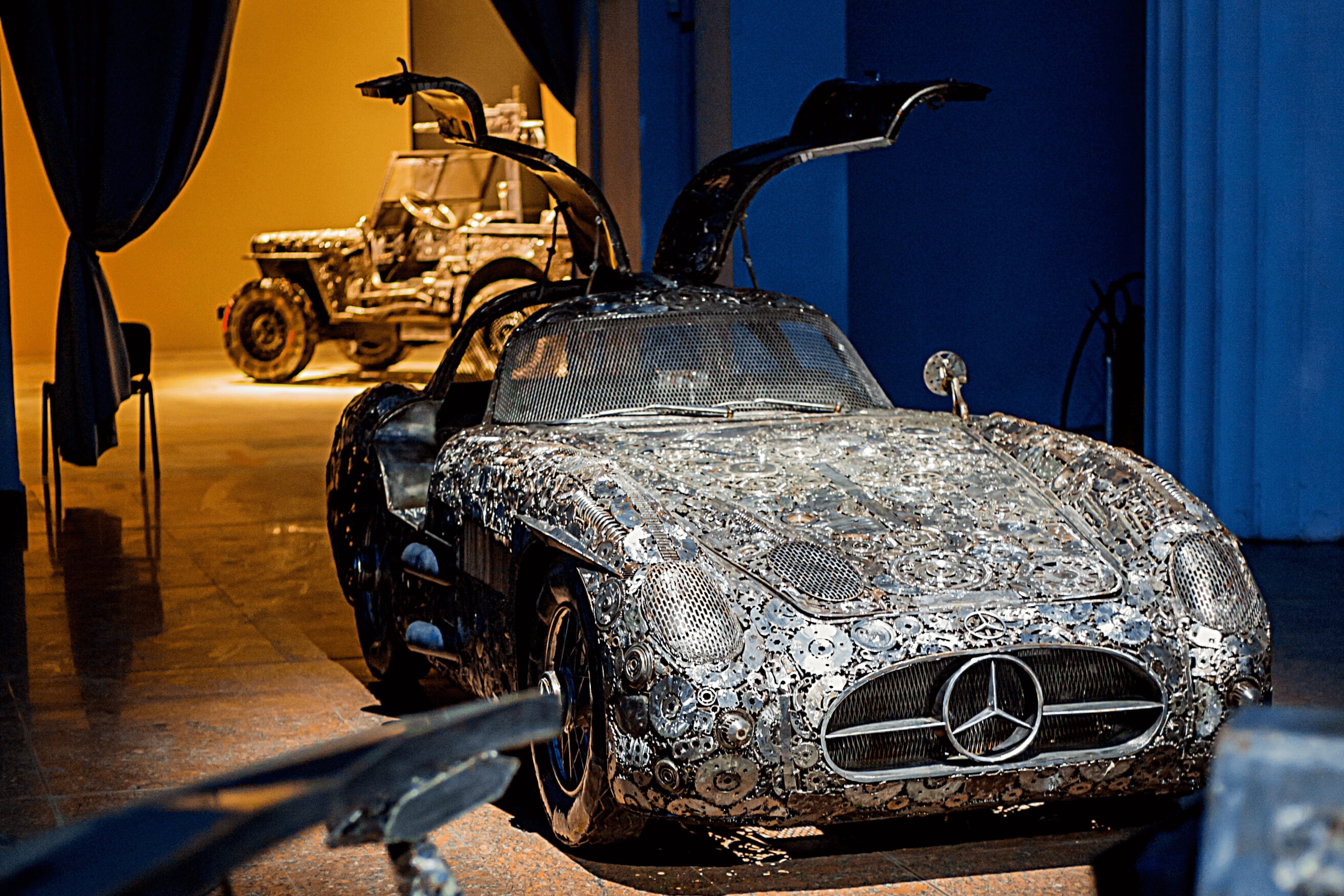 Mercedes в Галерее стальных скульптур на ВДНГ