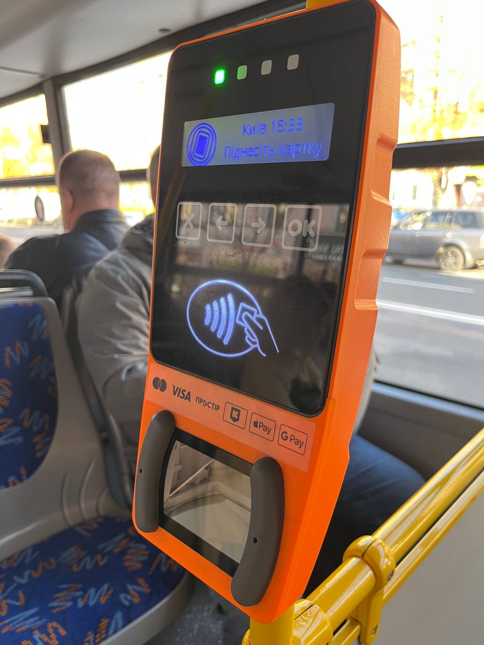 Расплатиться картой в автобусах Киева